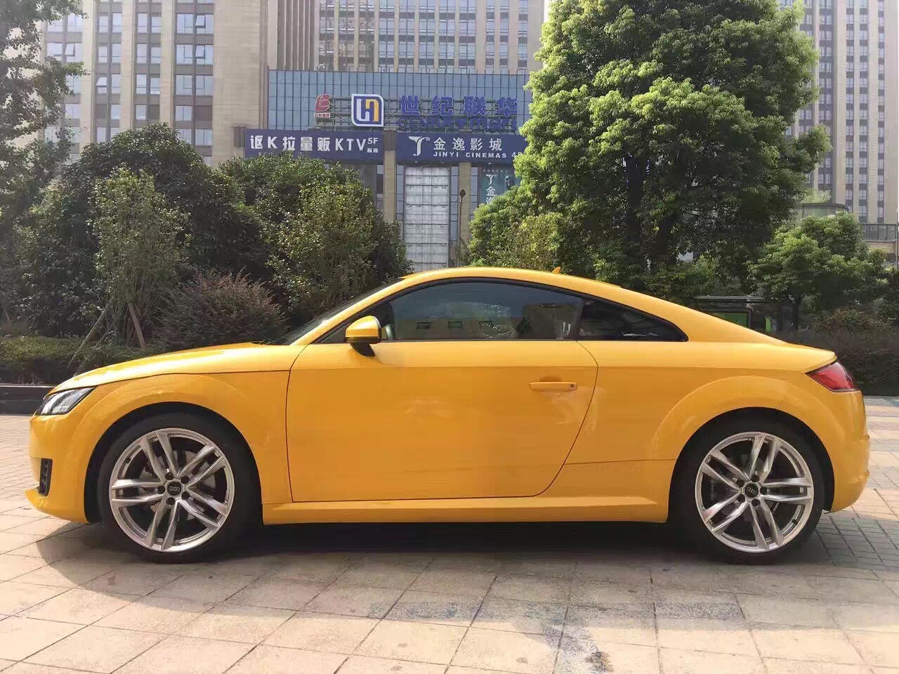 奧迪TT最新車型，時(shí)尚與科技的完美結(jié)合，奧迪TT最新車型，時(shí)尚與科技的極致融合