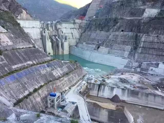 華能國際電力股份有限公司，電力行業(yè)的翹楚，華能國際電力，行業(yè)翹楚引領(lǐng)未來